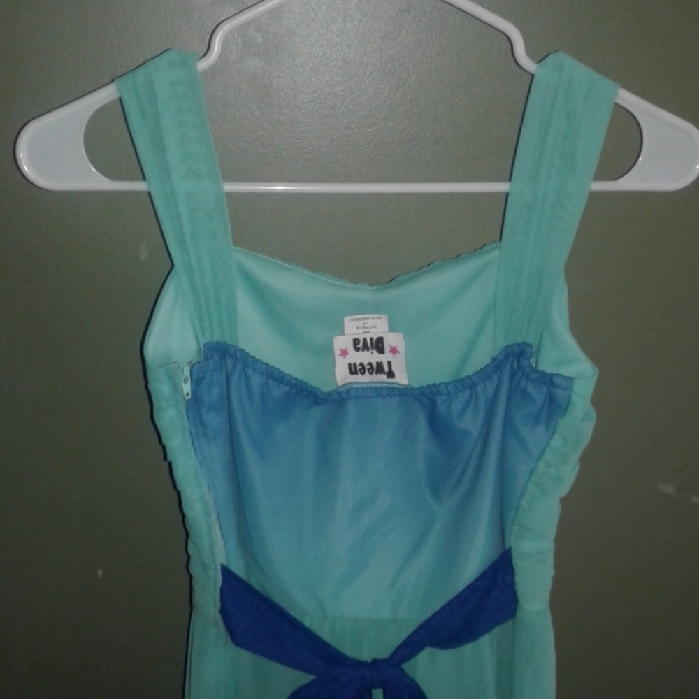 Dress - Picture 4 of 6